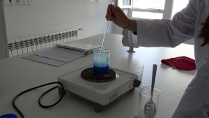 Los alumnos de 4º de E.S.O. realizan prácticas con el método científico 