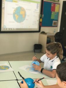 En 4º de Primaria trabajan las líneas imaginarias del planeta. 