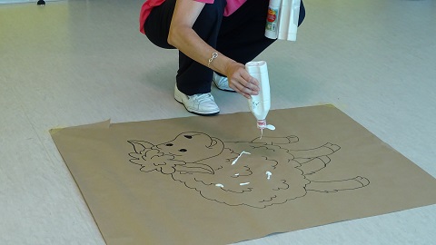 Decorando la mascota de Nursery 1.