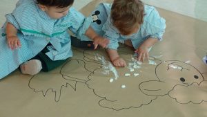 Decorando la mascota de Nursery 1.