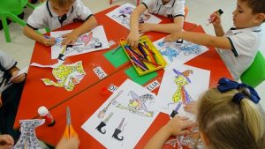 Reconocimiento corporal de la bruja en 2º de Infantil.