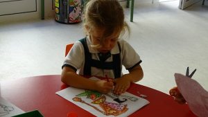 Reconocimiento corporal de la bruja en 2º de Infantil.