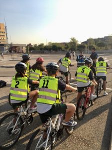Alumnos de 6º de Primaria asisten a un curso de Educación vial. 