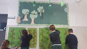 En 2º de Primaria reforestan la selva. 