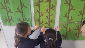 En 2º de Primaria reforestan la selva. 