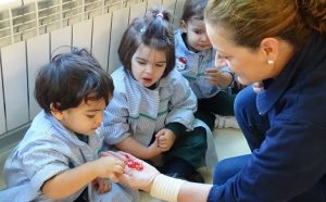 Taller de experimentación con granadas en Nursery 2. 