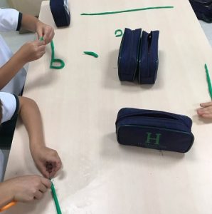 Reforzando conocimientos sobre reptiles en 1º de Primaria. 