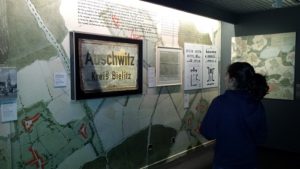 Visita de los alumnos de 1º de Bachillerato a la exposición sobre Auschwitz