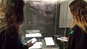 Visita de los alumnos de 1º de Bachillerato a la exposición sobre Auschwitz