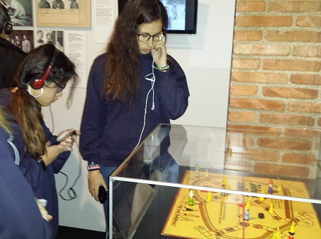 Visita de los alumnos de 1º de Bachillerato a la exposición sobre Auschwitz