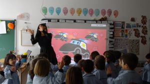 Trabajando las profesiones en clase de Chino en 2º de Infantil.