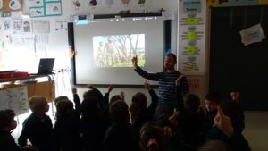 Pintando con Rocas en 2º de Infantil.