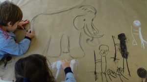 Pintando con Rocas en 2º de Infantil.