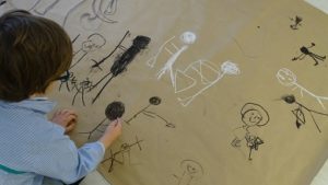 Pintando con Rocas en 2º de Infantil.