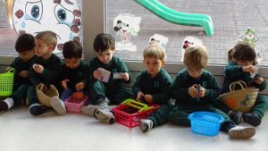 Haciendo la compra en Nursery 2