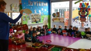 Haciendo la compra en Nursery 2