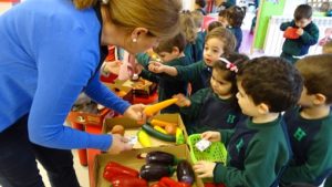 Haciendo la compra en Nursery 2