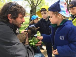 Alumnos de 2º y 3º de Infantil en la Granja Escuela
