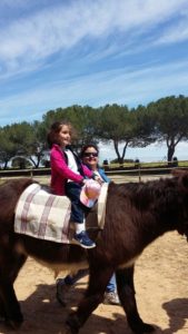 Alumnos de 2º y 3º de Infantil en la Granja Escuela