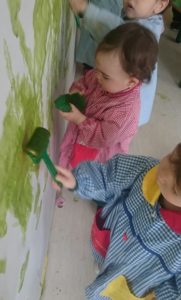 Mural de la primavera con espinacas en Nursery 1