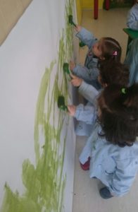 Mural de la primavera con espinacas en Nursery 1