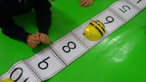 Alumnos de infantil en robótica