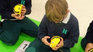 Alumnos de infantil en robótica
