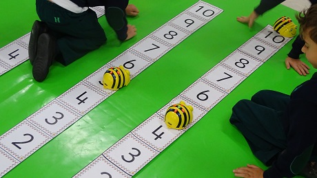 Alumnos de infantil en robótica