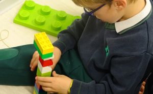 Alumnos de infantil en robótica