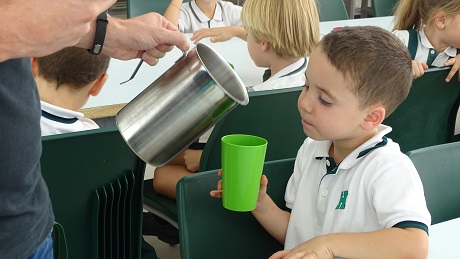 Merienda inglesa con té y pastas en 3º de Infantil