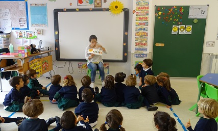 En 1º de infantil aprenden a contar con un cuento en Inglés.