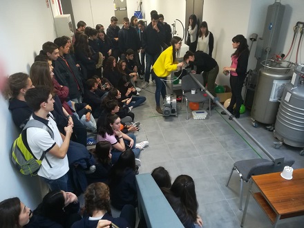 Alumnos de 1º Bachillerato visitan Laboratorio de la Materia Condensada en la Facultad de ciencias de la UAM