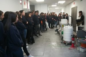 Alumnos de 1º Bachillerato visitan Laboratorio de la Materia Condensada en la Facultad de ciencias de la UAM