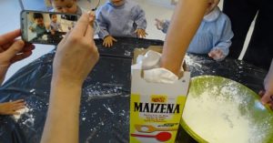 Taller de experimentación con Maizena en Nursery 1