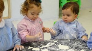 Taller de experimentación con Maizena en Nursery 1