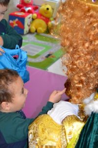 Visita de los Reyes Magos a Nursery