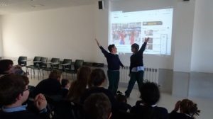 Visita de un médico estadounidense a 5º de Primaria