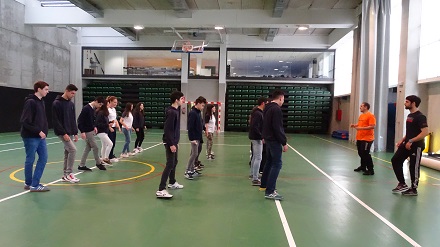 Practicando la expresión corporal con bailes latinos