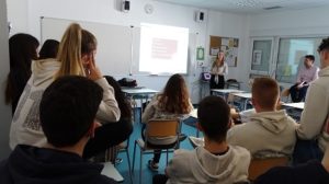 Información sobre las Fuerzas Armadas a los alumnos de 2º de Bachillerato