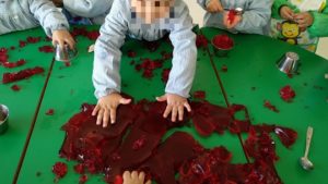 TALLER DE EXPERIMENTACIÓN CON GELATINA EN NURSERY 1