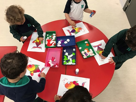 Decorando al pez arcoiris en Nursery 2