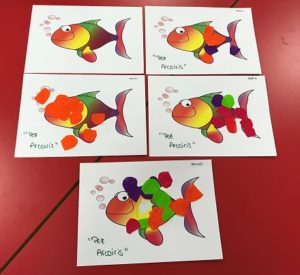 Decorando al pez arcoiris en Nursery 2