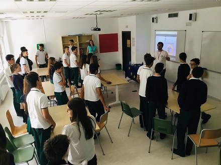 Alumnos de 3º de ESO y 1º de Bachillerato conocen el funcionamiento de la UE