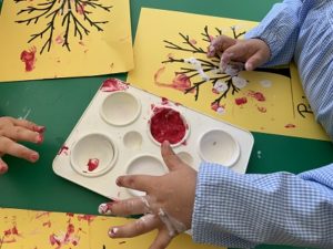 Manualidad de primavera en Nursery 1