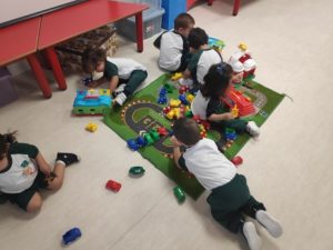 Trabajando por rincones en Nursery 2