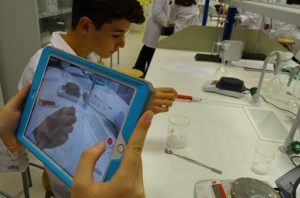 Disoluciones en el laboratorio de los alumnos de 3º de ESO