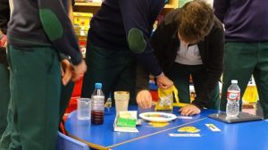 Big brother de ciencias de 4º de ESO con los alumnos de 2º y 3º de infantil