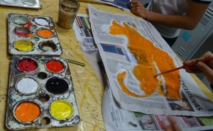 PINTANDO PERIÓDICOS EN ARTS EN 5º DE PRIMARIA