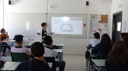 Científicas de la AECC con los alumnos de 1º de Bachillerato