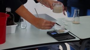Científicas de la AECC con los alumnos de 1º de Bachillerato